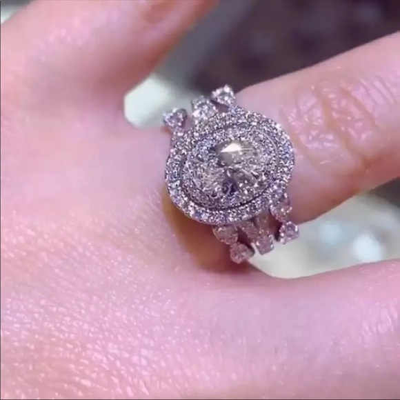 Bridal sterling silver shiny engagement ring - Picture 2 of 3